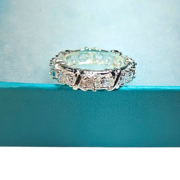Jewelry - 14 Stone Silver-tone X Ring - Size 7 - NWT